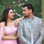 Pooja Banerjee Instagram – Bade ache lagte hai …dekh rahe ho ya nai? ? ?
@poojabanerjeee
@sonytvofficial @shreya_nehal @rimzhimsain