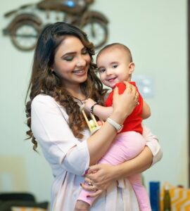 Pooja Banerjee Instagram - Mi Amore ❤️🧿 outfit by @chicmomz shot by @atreo_akash  toys by @curiouscub.in