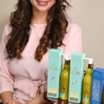 Pooja Banerjee Instagram - It is common for new moms to experience noticeable hair loss a few months after giving birth and so did I. @theearthcollectiveofficial ‘s Regime for Hair Growth has been an ideal partner for me to tackle this issue! ✨ This regime includes: 💙 Weak and Thinning Hair Cleanser - helps in adding volume to the hair. 💙 Weak and Thinning Hair Conditioner - moisturizes the hair. 💙 Hair Density Tonic - strengthens hair follicles and reduces hair fall. And this incredible regime is on offer! 🤗 Buy now! #TheEarthCollective #HairNourishment #HairSpecialists #HairCareProducts #HairProducts #HairCare #PersonalCare #UnisexHaircare #HairTreatment #HairCareSpecialists #HairfallSolution #HairfallControl #HairfallRescue #WeLoveHair #HairCleanse #HairCleanser #HairMoisturizer #HairConditioner @theearthcollectiveofficial #PoojaBanerjii #MammaofSana #NewMom #MomLife