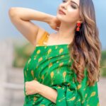 Pooja Banerjee Instagram - #PoojoReady #DurgaPujoFeels #BestTimeoftheYear to know more about my #PoojoLook tap on the details . Shot by @atreo_akash saree by @ambraee_ styled by @nidhikurda New Delhi