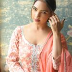 Pooja Banerjee Instagram - #SelfLove outfit by @tara_c_tara managed by @mouliroy shot by @zayed_ahmad_photography HMU BY @makeupbygeetansh Ear rings by @rubans.in #PoojaBanerjii #IndianOutFit #NewMom #MammaofSana New Delhi