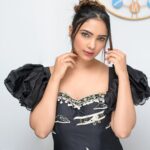 Pooja Banerjee Instagram - ❤️💜 thank you @gazalguptacouture for this outfit!!! Styled by @thedotdiary #PoojaBanerjii #newmomma #MammaofSana New Delhi