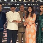 Pooja Banerjee Instagram - Thank you @teenindia for a wonderful evening in New Delhi !! Thank you so much for felicitating me with the prestigious Amrish Puri Award..
