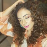 Pooja Banerjee Instagram - Felt cute might not delete kind of a post … #photodump #orange #NewDelhi #PoojaBanerjii #MammaofSana make up by @jitinrathore New Delhi