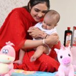 Pooja Banerjee Instagram - Main humesha Sana ke liye best chahti hu and I want her to grow strong and healthy. Isliye I choose India's No 1 ayurvedic massage oil - Dabur Lal Tel jo clinically proven hai for faster physical growth. Ab aap bhi meri tarah apne bachhe ko dijiye #growthwalimassage Dabur Lal Tel se din mein 2 baar har roz. Product Link - https://dl.flipkart.com/s/iBzbnaNNNN #ad #daburlaltel #babymassageoil #India'sno1 #clinicallyproven #ayurvedic #safe #glowingskin # #babyoil #PoojaBanerjii #SanaSSejwaal #MammaofSana