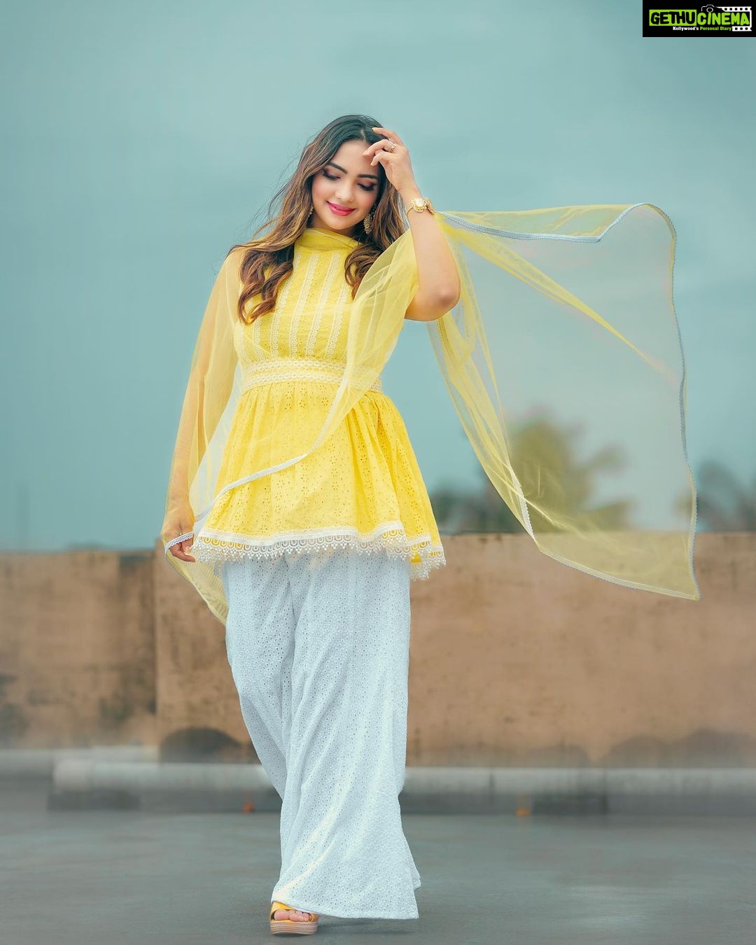 Pooja Banerjee Instagram - Happy Raksha Bandhan #PoojaBanerjii #SalwarSuit #IndianWear #IndianOutfit #RakshaBandhan outfit by @enaarahindia shot by @atreo_akash Bhubaneswar, India