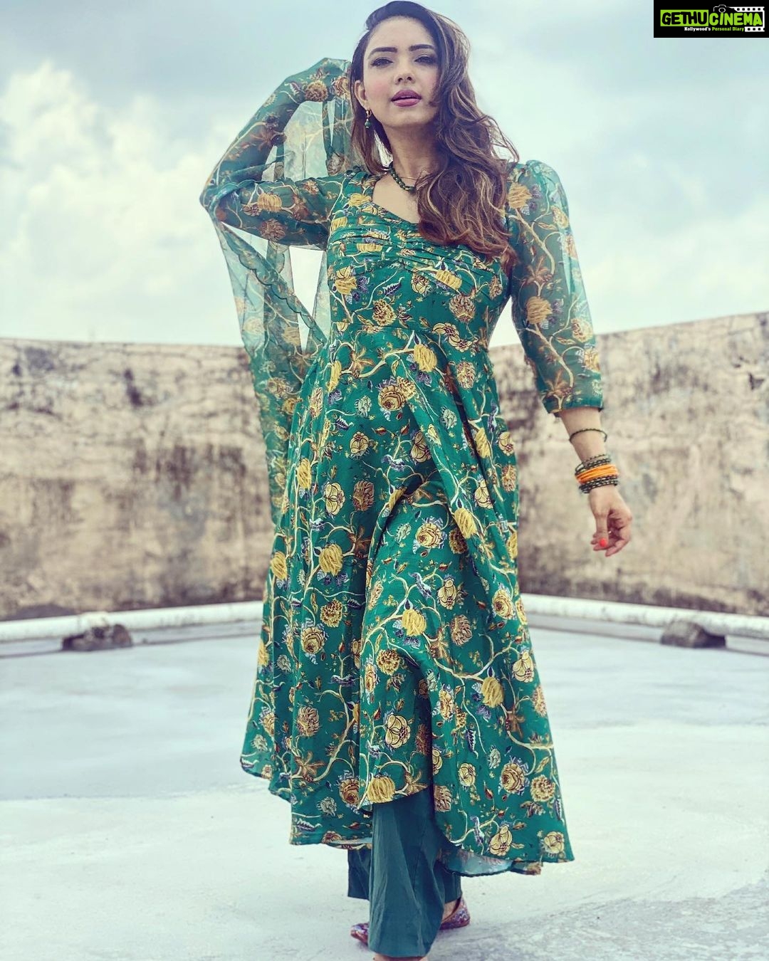 Pooja Banerjee Instagram - Happy Hariyali Teej … ensemble by @ambraee_ styled by @anusoru @nidhikurda juttis by @kala.india #PoojaBanerjii #NewMom #MomLife #BlueMermaid Bhubaneswar, India