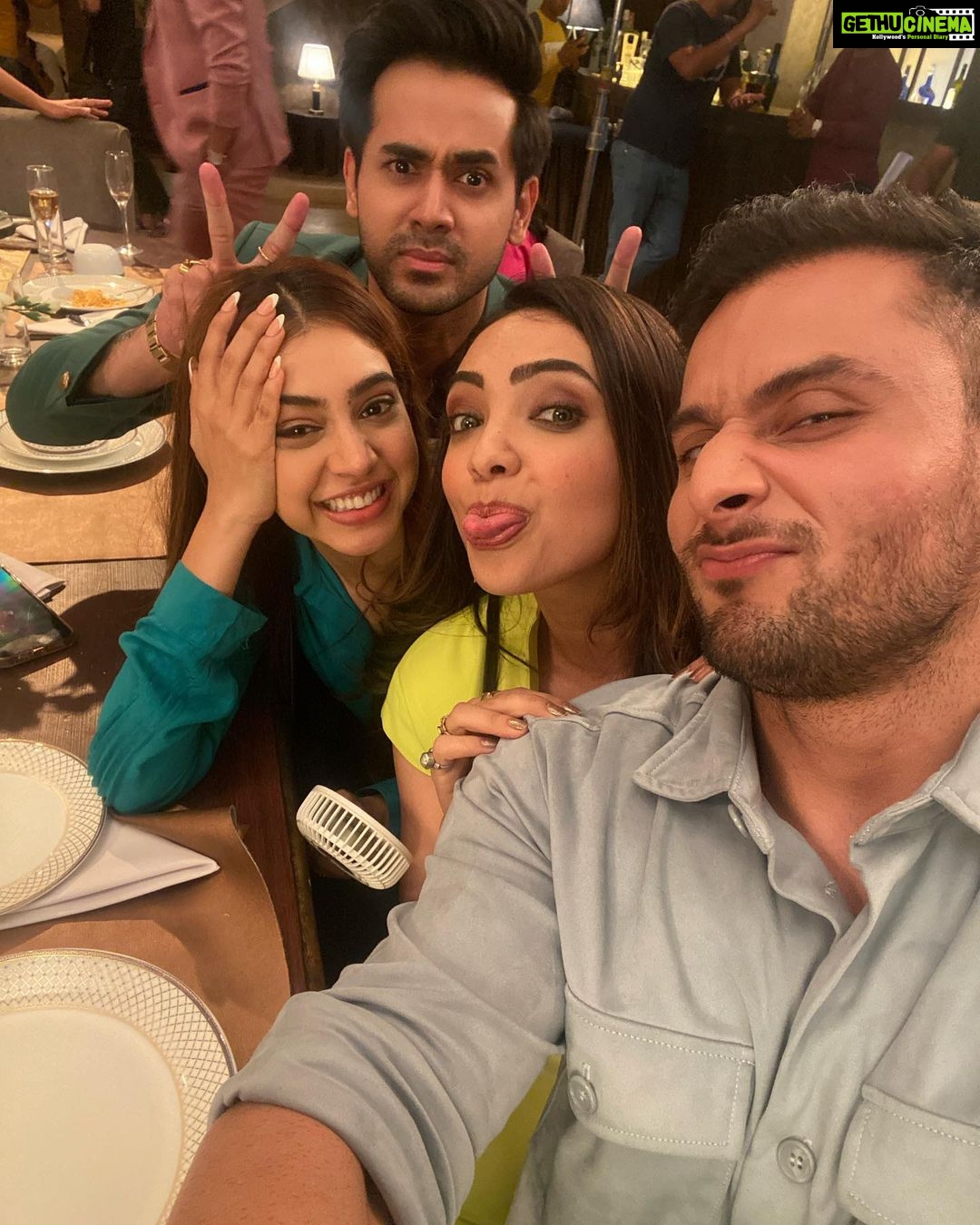 Pooja Banerjee Instagram - #RAPP #selfie @leenesh_mattoo @randeepraii #Bts #RandeepRai #NitiTaylor #PoojaBanerjii #LeeneshMattoo