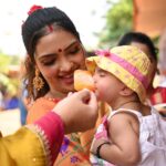 Pooja Banerjee Instagram - Will she eat the ice-cream?? Swipe right to see .. my baby’s first visit to the Durga Puja Pandal.. Well As a child I loved hogging on the munchies like Egg Rolls, Kasundi Bhetki and kosha mangsho at the Durga Puja Pandal and this time I just took a stroll to the ice-cream counter and there my baby @sanassejwaal had her eyes on the ice-cream lollies.. #MammaofSana #MyBaby #DaughterLove #NewMom #MomLife #DurgaPuja #FavouriteTimeofTheYear Bhubaneswar, India