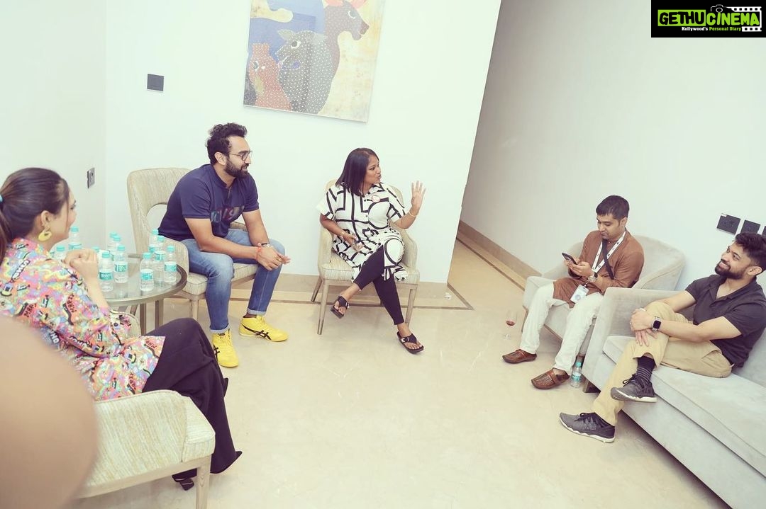 Pooja Banerjee Instagram - Glimpses from the #metameetupbhubaneswar Thank You @poojabanerjeee @sandeepsejwal for being a part of this event. It was wonderful to have you both and listen about your meta experience. Picture Courtesy: @santosh__babu