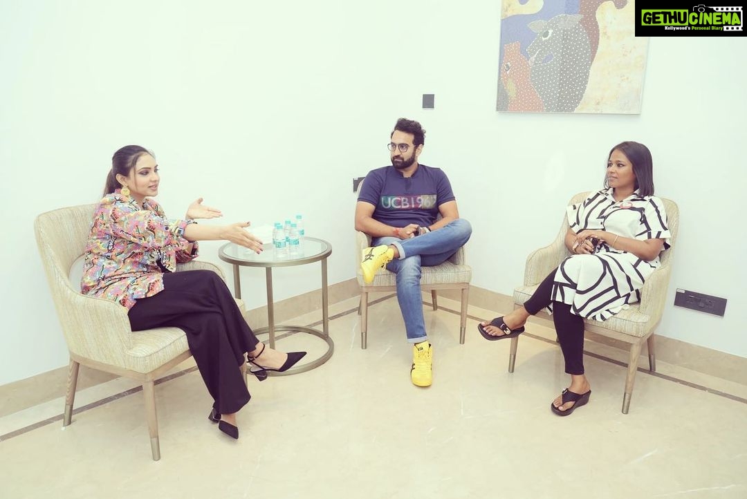 Pooja Banerjee Instagram - Glimpses from the #metameetupbhubaneswar Thank You @poojabanerjeee @sandeepsejwal for being a part of this event. It was wonderful to have you both and listen about your meta experience. Picture Courtesy: @santosh__babu