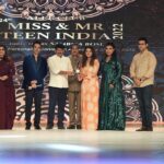 Pooja Banerjee Instagram - Thank you @teenindia for a wonderful evening in New Delhi !! Thank you so much for felicitating me with the prestigious Amrish Puri Award..
