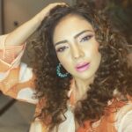 Pooja Banerjee Instagram - Felt cute might not delete kind of a post … #photodump #orange #NewDelhi #PoojaBanerjii #MammaofSana make up by @jitinrathore New Delhi