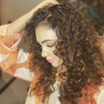Pooja Banerjee Instagram - Felt cute might not delete kind of a post … #photodump #orange #NewDelhi #PoojaBanerjii #MammaofSana make up by @jitinrathore New Delhi