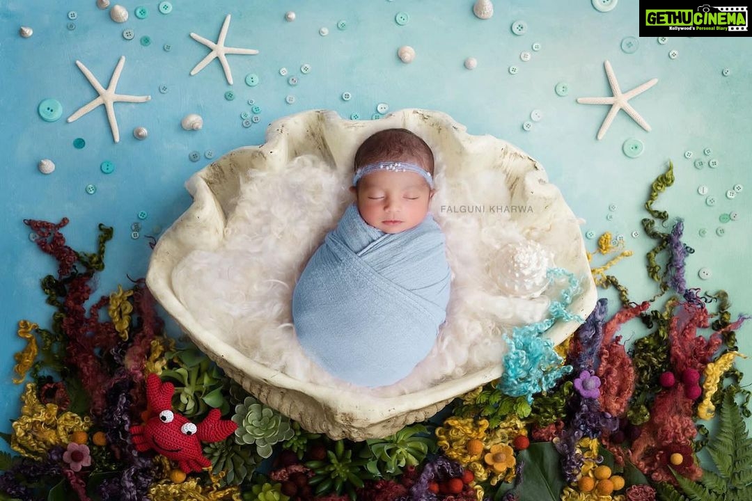 Pooja Banerjee Instagram - Our Little #BlueMermaid #MiniMe #BabyPoo #SejwalJr. #SandeepSejwal #PoojaBanerjii #SanaSSejwaal 📸- @falgunikharwaphotography ❤️🧿