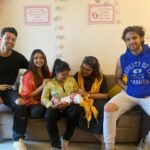 Pooja Banerjee Instagram - The pictures says it all … @sanassejwaal is blessed to have you all ❤️ #BondForLife #SanaSSejwaal #PoojBanerjee #BabyPoo #KzkGang a lot of them are missing in the picture. Hope to see you all soon ❤️🧿