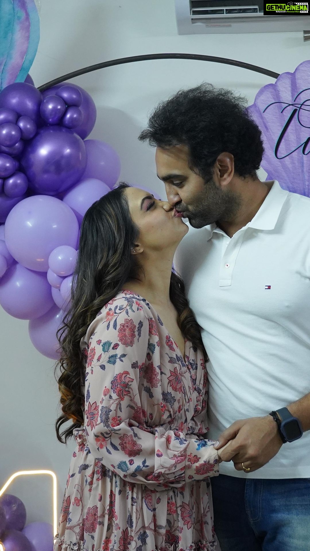 Pooja Banerjee Instagram - Our @sanassejwaal making memories with papa @sandeepsejwal and me Cake by @lucibellos_caffe Décor by @eventsbyquintessential Styled by- @thedottstyle @thedotdiary Outfit by - @sammohiofficial Outfit Managed by - @deenetworkco Mumbai, Maharashtra
