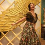 Pooja Banerjee Instagram - Phoenix in the house of Kapoors #PihuKapoor #Pihu #PoojaBanerjii #BadeAcheLagteHain2 outfit by @sacorina @muktadhond @shreya_nehal @rimzhimsain @sonytvofficial