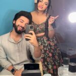 Pooja Banerjee Instagram - Somethings never change, they just evolve… @aarohi_123kumawat @muktadhond @sonytvofficial @balajitelefilmslimited . . . . . #badeacchelagtehain2 #balh2 #balajitelefilms #sonytvofficial #actorsonset #fun #reels #wheelsonthebus #cocomelon