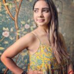 Pooja Banerjee Instagram - Thank you my lovely, beautiful Insta Family for always being there for me… After a pretty long time , was just chilling at home on this Mother’s Day whilst @sanassejwaal was asleep.. I love you all!!! Happy Mother’s Day to all the beautiful moms!!! Every mom deserves all the love of the world ❤️🧿 everyday is a Mother’s Day … But don’t forget to take care of yourself and most importantly don’t forget to love thy self!!! #PoojaBanerjee #BlueMermaid #NewMom #MommaofSana outfit by @amoree.india wallpaper by @wallmantra