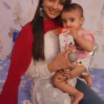 Pooja Banerjee Instagram - Being a mom is one of the most challenging, tiring and rewarding jobs. One of the most important aspects of this job is ensuring your child’s proper and healthy physical growth. No worries though as my mother, like all our mothers, always has a solution😊 And she suggested the best way is to give your child #GrowthWaliMassage with Dabur Lal Tail, which not only ensures 2X faster physical growth for my baby Sana but also helps her get that softer glowing skin 🥰🥰 @sanassejwaal Bond with your baby with Dabur Lal Tail’s #GrowthWaliMassage. Hurry and add this product in your baby’s daily care regime 🫶 Product Link - https://blinkit.com/prn/dabur-lal-baby-massage-oil/prid/34784 #Dabur #Daburindia #2xgrowth #DaburLalTail #BabyMassageOil #MassageOil #indiasno1ayurvedicbabymassageoil #2XFasterPhysicalGrowth #growthwalimassage #ad . . @daburlaltail