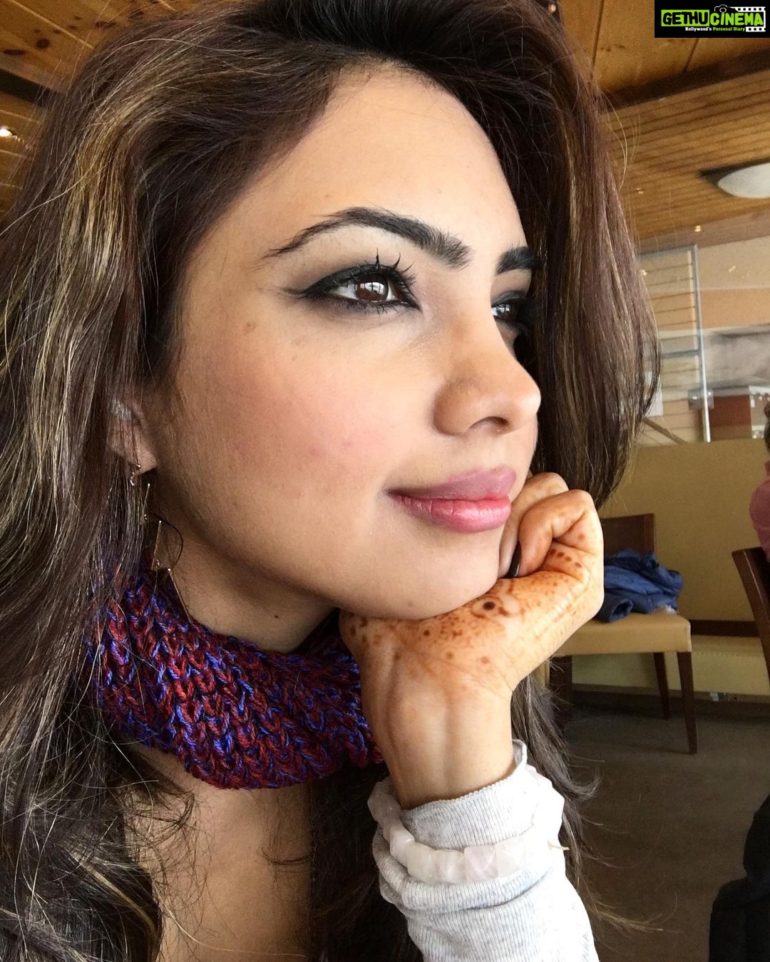 Pooja Banerjee Instagram - Looking forward for the new journey that’ll begin pretty soon… #Preggo #MommyToBe this is my #throwback picture from our Honeymoon when I was looking forward to spend my forever with husband @sandeepsejwal #butterfliesinthestomachfeeling Arosa, Switzerland