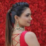 Pooja Banerjee Instagram - Rose Day??? Chala gaya??? Ab kya karein!!!! Well pregnancy 🤰 🤷🏻‍♀️makes you forget days (weeks as well) for sure.. but who cares .. Here’s wishing my Insta fam a very happy February… #FebruaryFever #LoveMonth #PoojaBanerjee #BlueMermaid #Throwback #thrwobackthursday #ToMoreThrowbacks🤓