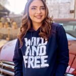 Pooja Banerjee Instagram - #reelinginnIndieMasala Hoody by @indiemasalaofficial @redesynofficial #PoojaBanerjee #BlueMermaid