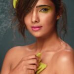 Pooja Banerjee Instagram - @subisamuel waiting to shoot with you again… this time it’s definitely gonna be different ❤️ #Reels #ReelItFeelIt #PoojaBanerjee #BlueMermaid #Preggo #preggolife #MommyToBe #Photoshoot #fashionphotograohy #Bts
