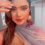 Pooja Banerjee Instagram - #sajdhajkemaizarabanthanke #PoojaBanerjee #RheaMehra #KumKumBhagya #MommyToBe #Preggo #PreggoLife @tikiappofficial