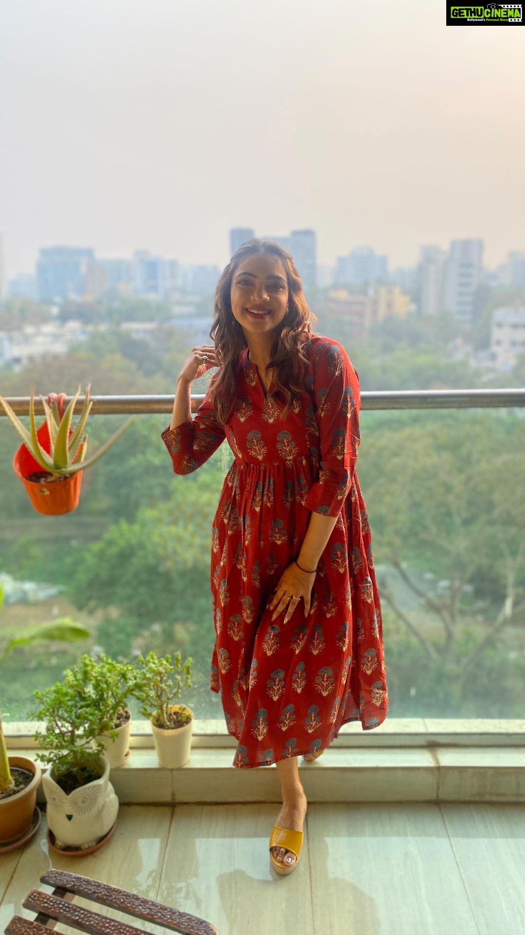 Pooja Banerjee Instagram - Monday Morning…. #RiseandShine #PoojaBanerjee #BlueMermaid #MommyToBe #Preggo #PreggoLife outfit by @crafiqa_ HMU BY @jhanvimehta_mua_