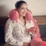 Pooja Banerjee Instagram - #PregnancyPillow by @quiltcomfort … My Companion during my entire pregnancy… I wouldn’t sleep without this (or rather I couldn’t sleep without this) well this is The Only brand to offer 14 nights trial and 6 months warranty and guess what, it was not even made for commercial selling, but the founder developed this for his pregnant wife and That’s how it became the best pregnancy pillow!!!! Thank you @quiltcomfort for making my Journey so comfortable ❤️❤️❤️ night suit by @chicmomz