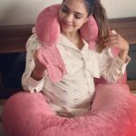 Pooja Banerjee Instagram - #PregnancyPillow by @quiltcomfort … My Companion during my entire pregnancy… I wouldn’t sleep without this (or rather I couldn’t sleep without this) well this is The Only brand to offer 14 nights trial and 6 months warranty and guess what, it was not even made for commercial selling, but the founder developed this for his pregnant wife and That’s how it became the best pregnancy pillow!!!! Thank you @quiltcomfort for making my Journey so comfortable ❤️❤️❤️ night suit by @chicmomz