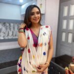 Pooja Banerjee Instagram - Swipe right to the last picture to see the real happiness of wearing this saree ❤️❤️❤️ #PoojaBanerjee #SareeLoveisPureLove #BlueMermaid #MommyToBe #Preggo #PreggoLife