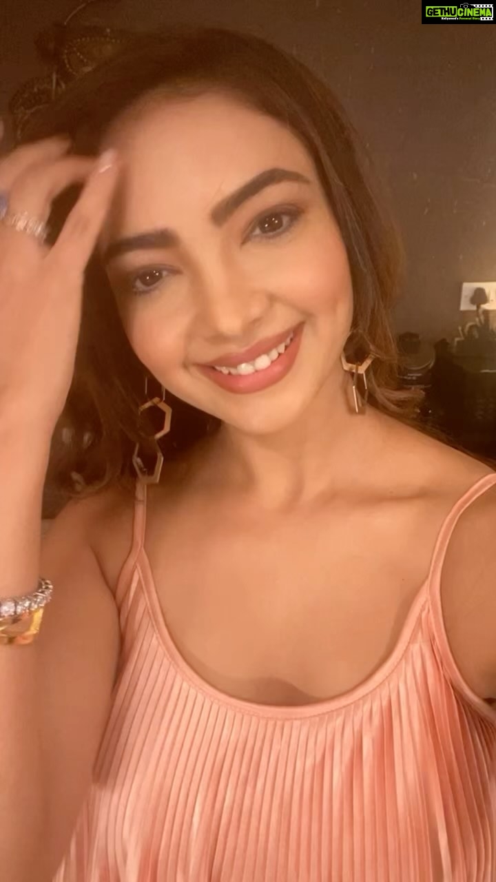 Pooja Banerjee Instagram - My Preggo Life in a reel ;) #PoojaBanerjee #Preggo #PreggoLife #BabyPoo