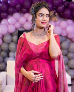 Pooja Banerjee Instagram - #MommyToBe #Preggo #PreggoLife #PoojaBanerjee #BlueMermaid #BabyPoo #SejwalJr.  #BabyShowerSaga #BabyShower  Styled by @thedotdiary outfit by @showshaa Jwellery by @pooja_diamond PR: @dinky_nirh