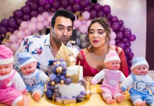 Pooja Banerjee Instagram - #BabyShowerSaga #BabyPoo #SejwalJr. ❤️❤️🧿🧿 Outfit by @showshaa  styled by @thedotdiary 
Jewelry: @pooja_diamond 
Nails: @pamperandshine_beautylounge 
Decor: @blinngkraft.events 
Cake: @playing_oven 
PR: @dinky_nirh  #SandeepSejwal #PoojaBanerjee #BlueMermaid #MommyTobe #PapaToBe #ParentsToBe #Preggo #PreggoLife Make up by @sachinmakeupartist1 hair by @geetanjalisalon