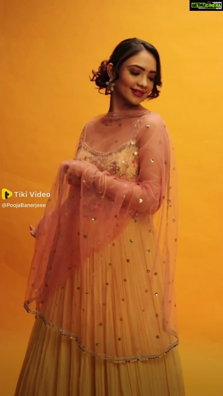 Pooja Banerjee Instagram - #CrimsonLoveAffair #PoojaBanerjee #BlueMermaid #Preggo #PreggoLife #MommyToBe #Bts #Tiki @tikiappofficial
