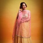 Pooja Banerjee Instagram - #CrimsonLoveAffair #PoojaBanerjee #MommyToBe #Preggo ##PreggoLife Styled by @nehaadhvikmahajan Outfit by @neerusindia