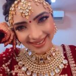 Pooja Banerjee Instagram - সাজ গোজ continues…. #PoojaBanerjee #RheaMehra #KumKumBhagya #ZeeTv #Preggo #PreggoLife #MomTOBe #bridalmakeup #bridallehenga #OldSchoolGirl