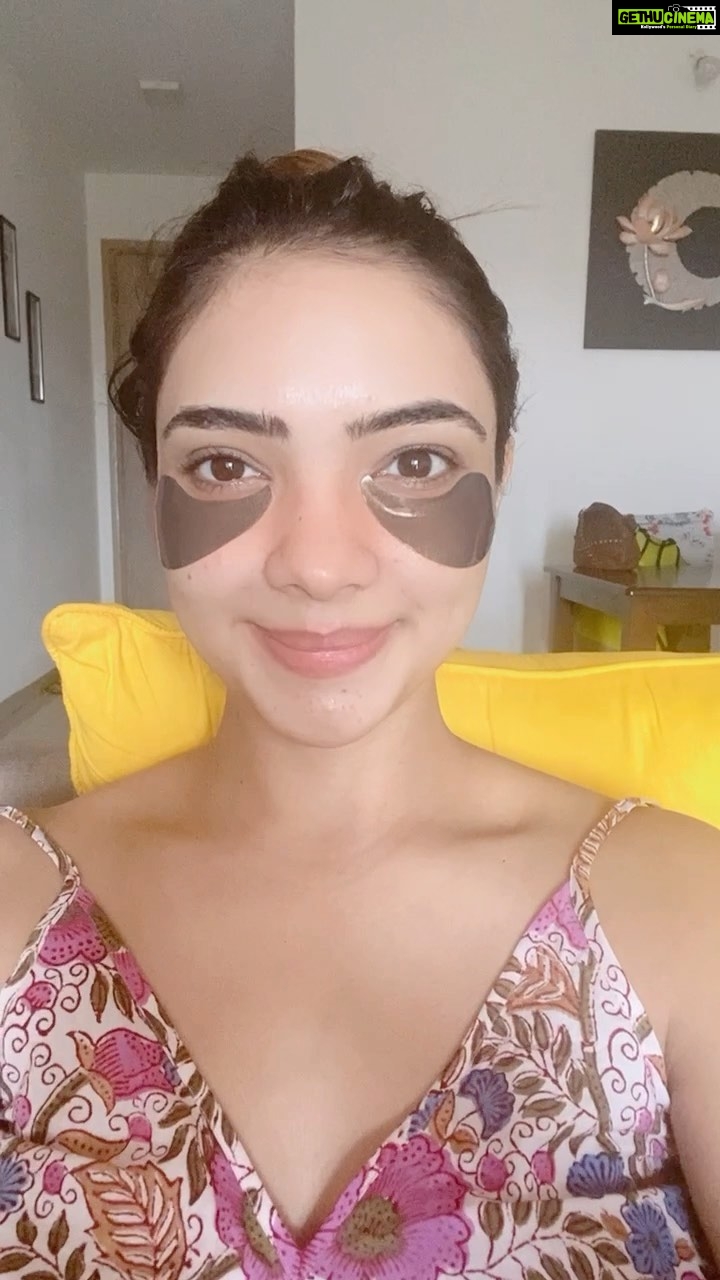 Pooja Banerjee Instagram - Puffy Eyes can be really annoying and can make your face look tired and specially during pregnancy this is bound to happen.. I’ve been using some of the tricks and products to help soothe my Puffy Eyes before going for shoot. a lot of people have been asking about how to get rid of them, well you might not get relief from it but atleast it might save the day. hope this video is useful !! :) ➡️ Rub Some Ice Cubes in the Morning ➡️ You can use Eye Mask with the help of an Eye Massager ➡️ You can use Roll-On Eye Mask ➡️ You can use Eye Pads before sleeping #PoojaBanerjee #BlueMermaid #Preggo #PreggoLife #MomToBe