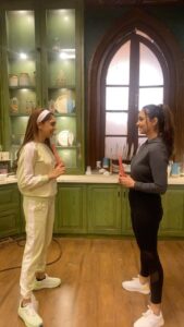 Pooja Banerjee Instagram - Dhal gaya din hogayi shaam 
Jaane do jaanaaaa haiiii 
But Abhi bhiii shooting baakiiii hai!! 
Offscreen sister bonding❤️
#reelitfeelit #bts #instagramreels #reelsinstagram #trendingreels #balh2