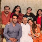 Pooja Banerjee Instagram - 🧿😇 #Diwali #familytime #NewDelhi #PoojaBanerjee #BlueMermaid #SandeepSejwal New Delhi