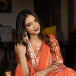 Pooja Banerjee Instagram - Happy Diwaliiiiii 🪔 #Suited #ReelitFeelIt #reelkarofeelkaro #PoojaBanerjee#diwalioutfit