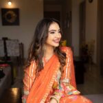 Pooja Banerjee Instagram - Happy Diwali… May This Diwali bring peace, prosperity,love and light in your life … Styled by @thedotdiary @thedottstyle Outfit by @gopivaiddesigns Earrings by @koharbykanika Makeup & Hair by @jhanvimehta_mua_ Clicked by @captis.studios.fashion. #PoojaBanerjee #GopiVaid #Diwali #DiwaliOutfit #Bluemermaid #MomToBe New Delhi