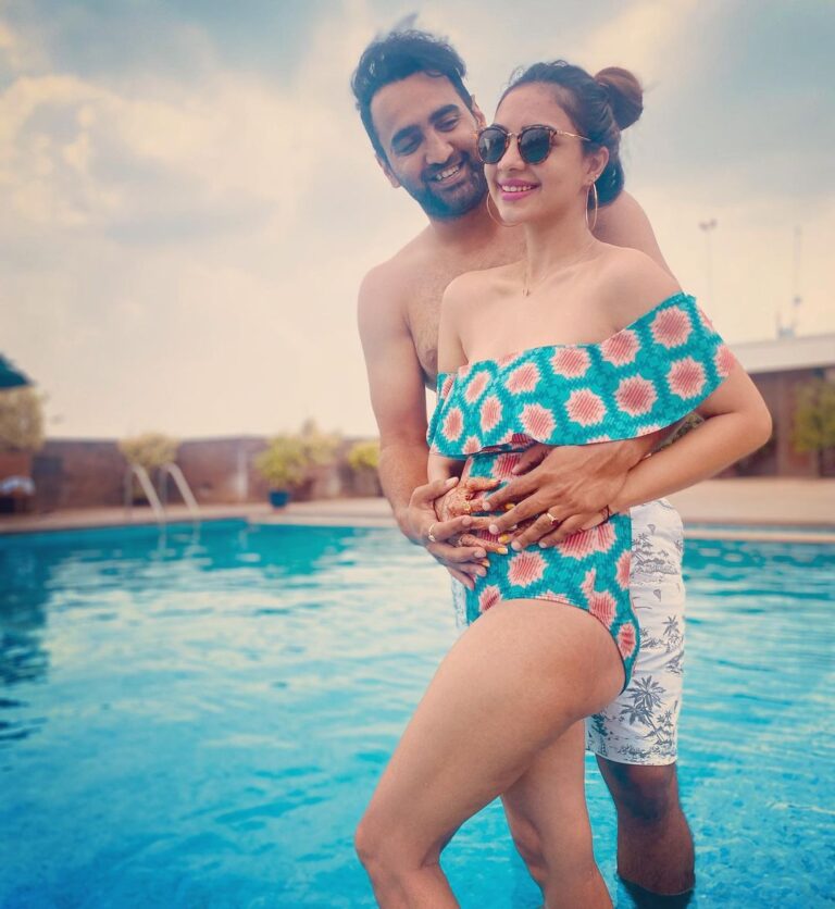 Pooja Banerjee Instagram - 🤰 MY FAMILY ThREE ❤️ #Blessed #NEWbeginnings #BlueMermaid #SandeepSejwal #PoojaBanerjee 🧿 swimsuit by @hunkemollerindia Bangalore, India
