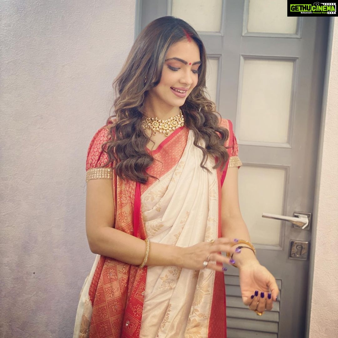 Pooja Banerjee - 52.9K Likes - Most Liked Instagram Photos