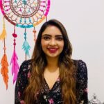 Pooja Banerjee Instagram - BIG SHOUTOUT - To this awesome channel, a recent addition to my daily routine MY FM's https://www.youtube.com/user/MyFMjiyodilse page which has gradually become my 'Happy-place'. Do check out this awesome channel and SUBSCRIBE for a daily shot of positivity! @myfmindia