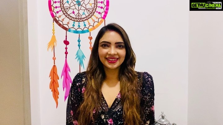 Pooja Banerjee Instagram - BIG SHOUTOUT - To this awesome channel, a recent addition to my daily routine MY FM's https://www.youtube.com/user/MyFMjiyodilse page which has gradually become my 'Happy-place'. Do check out this awesome channel and SUBSCRIBE for a daily shot of positivity! @myfmindia