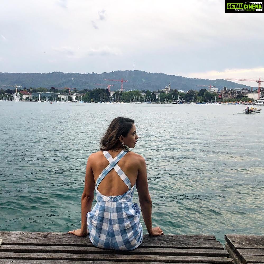 Pooja Banerjee Instagram - I’ve got my own back #switzerlanddairies #zurich #nofilter #besttrip #trippyme #bluemermaid #poojabanerjee 📸- @sahilanandofficial we all need to visit this place again for sure ❤️ Zürich, Switzerland